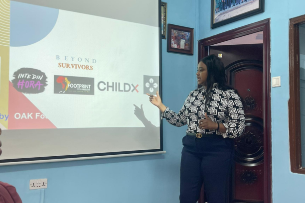 Malaika Oringo giving a presentation at Engage Now Africa